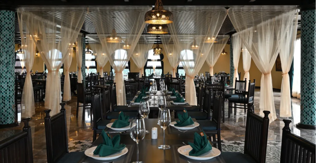 Sảnh tiệc REVERABAT - Du thuyền Sài Gòn REVER Cruises Sảnh tiệc REVERABAT - Du thuyền Sài Gòn REVER Cruises