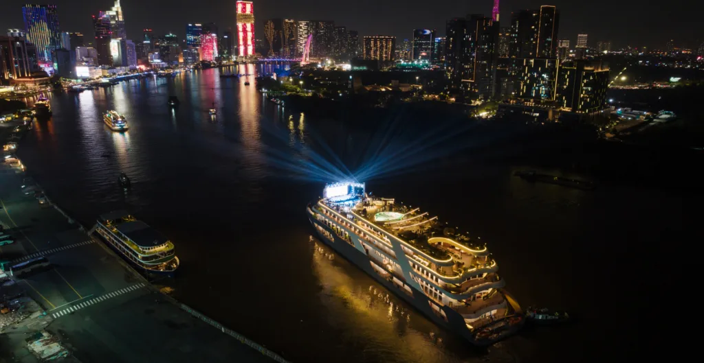 REVER CRUISE x SPACESPEAKERS – Khi hai biểu tượng gặp nhau - Du thuyền Sài Gòn REVER Cruises