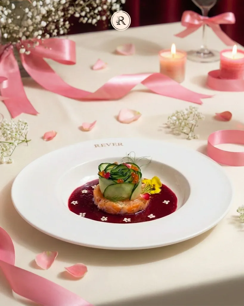 TAME | Cá hồi Na Uy - dưa leo - hoa hồng - sốt mâm xôi